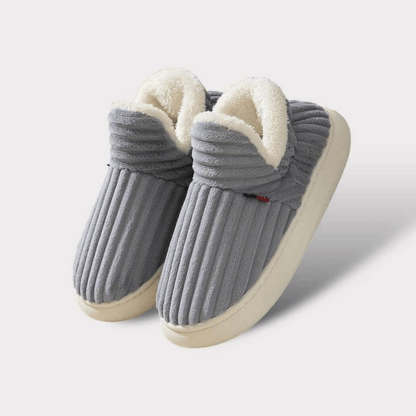 Chaussures d'hiver grises et douces pour femmes – un vêtement minimaliste pour le froid / Soft grey winter slip-on shoes for women – minimalist cold weather wear